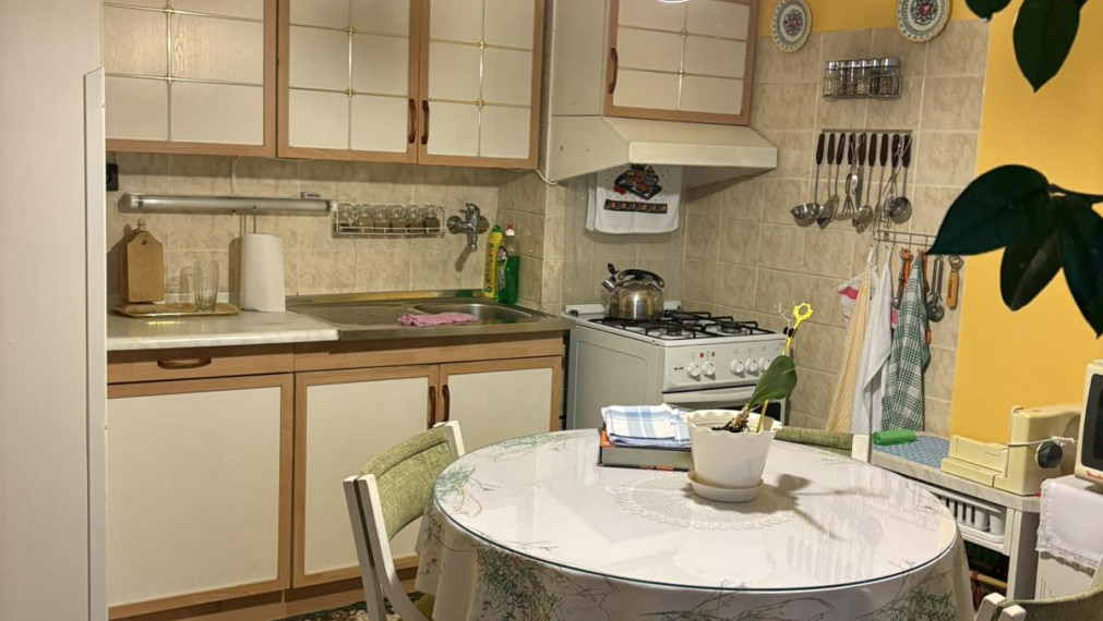 1 IZBOVY BYT - 47m2 - POVODNY STAV - BALKON - PIVNICA