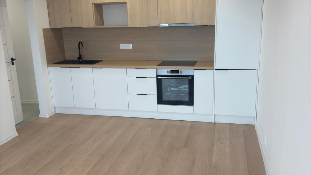 PRIPRAVUJEME - 1 IZBOVY BYT - 37m2 - KOMPLET REKONŠTRUKCIA - BALKON - POSUDOK ZDARMA