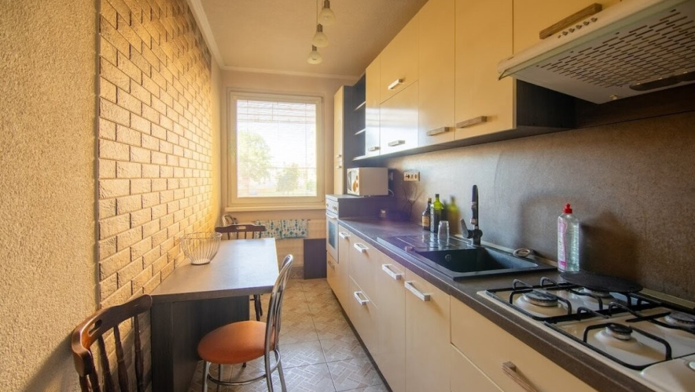 Na predaj kompletne zariadený 2-izbový byt na obľúbenej ulici I 46m2 I kompletka I zariadené
