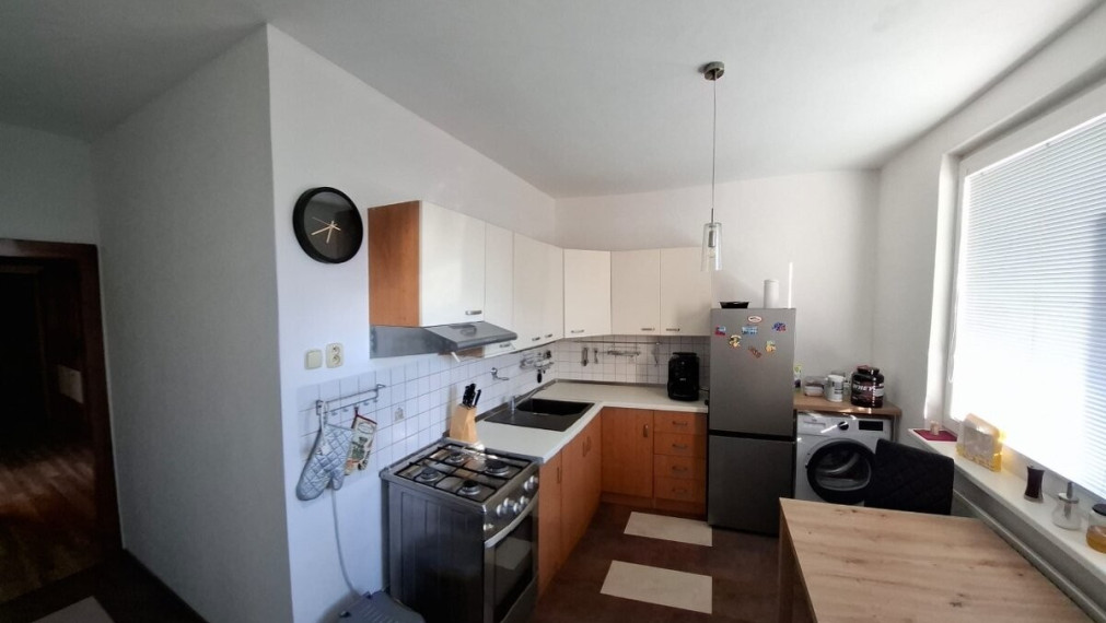 Na predaj priestranný 2-izbový byt na Klokočine - 65m2 + BALKON