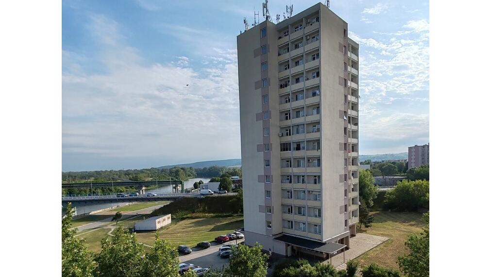 Na predaj 1-izbový byt v pôvodnom stave – Hlohovec, sídlisko Čínsky múr