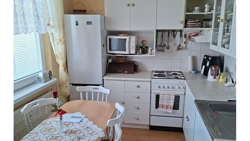 Na predaj veľký 3-izbový byt s balkónom v Šahách