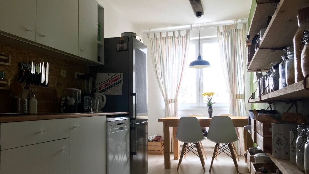 🏡 Na predaj priestranný 3-izbový byt v skvelej lokalite pri zastávke MHD Lomnická