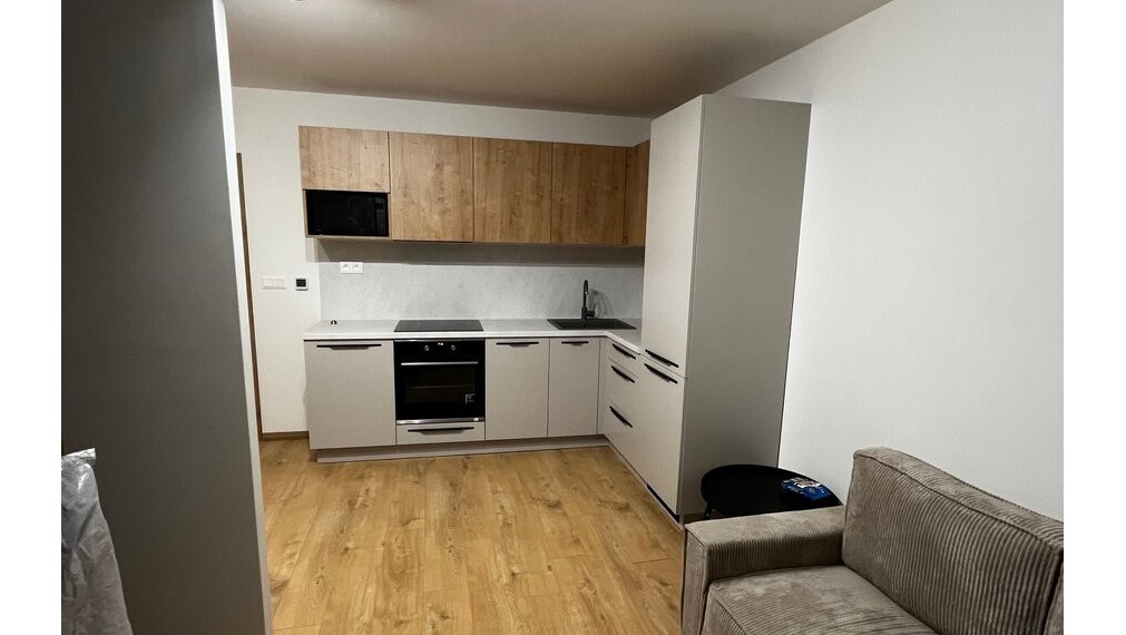 🏡 PRIPRAVUJEME NA PREDAJ – kompletne zariadený 1 izbový byt s garážovým parkovacím miestom