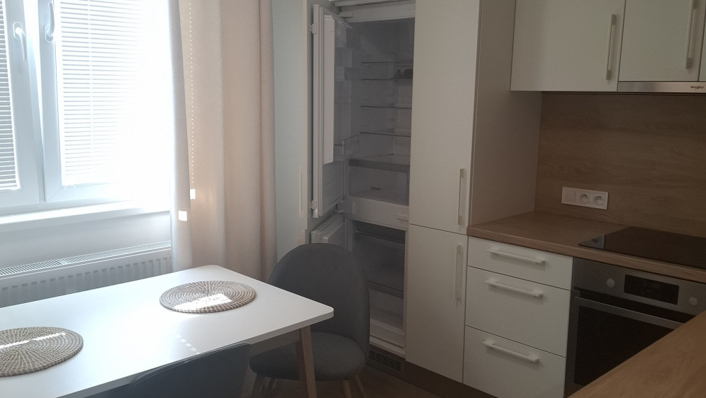 2 IZBOVY BYT - CENTRUM MESTA - 60m2 - KOMPLETKA - ZARIADENÉ - KLIMATIZÁCIA - ZNALECKY POSUDOK ZDARMA