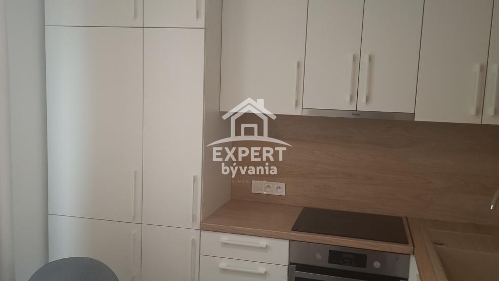 2 IZBOVY BYT - CENTRUM MESTA - 60m2 - KOMPLETKA - ZARIADENÉ - KLIMATIZÁCIA - ZNALECKY POSUDOK ZDARMA