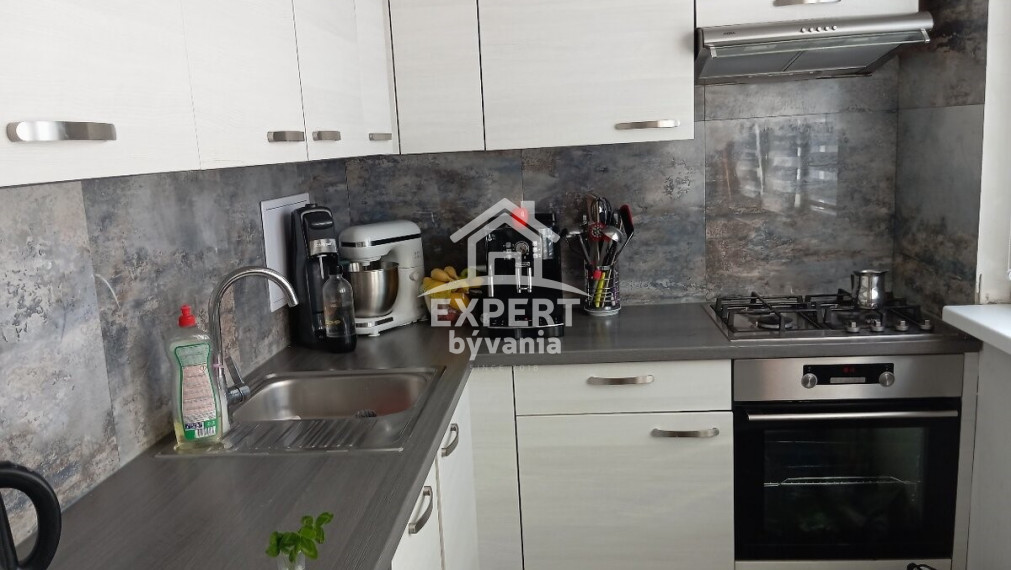EXPERT BÝVANIA - PREDAJ - 2 IZBOVÝ BYT - 54m2 - ZA POŠTOU - ZNALECKÝ POSUDOK V CENE
