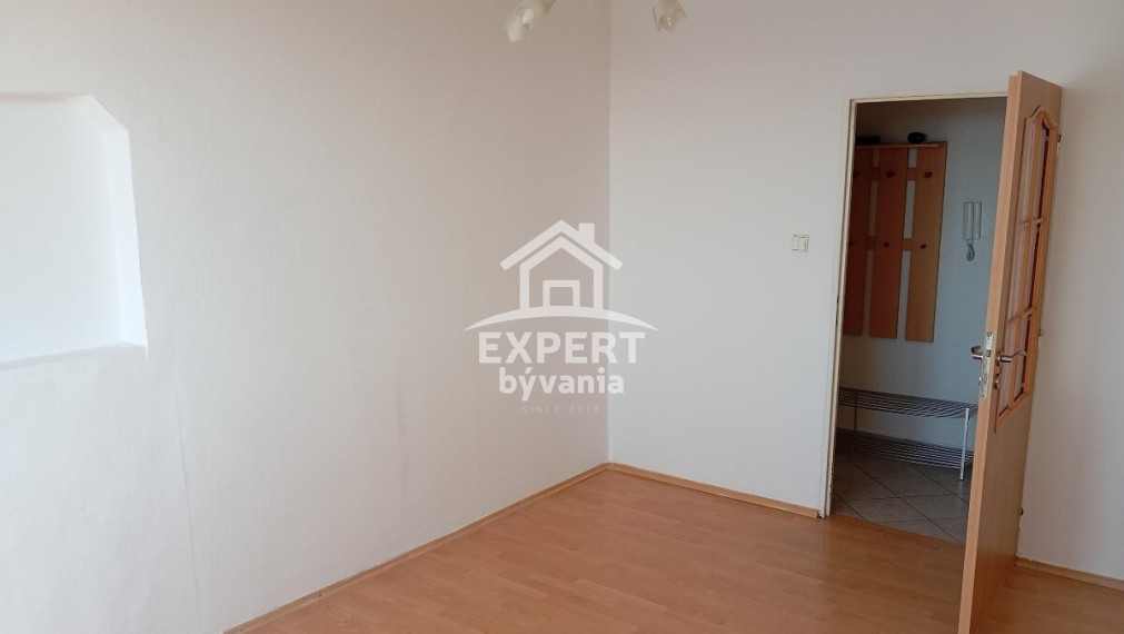 3 IZBVÝ BYT - 69m2 - DOPRAVNÁ - SUPER VÝHĽAD - FINANCOVANIE A ZNALECKÝ POSUDOK V CENE