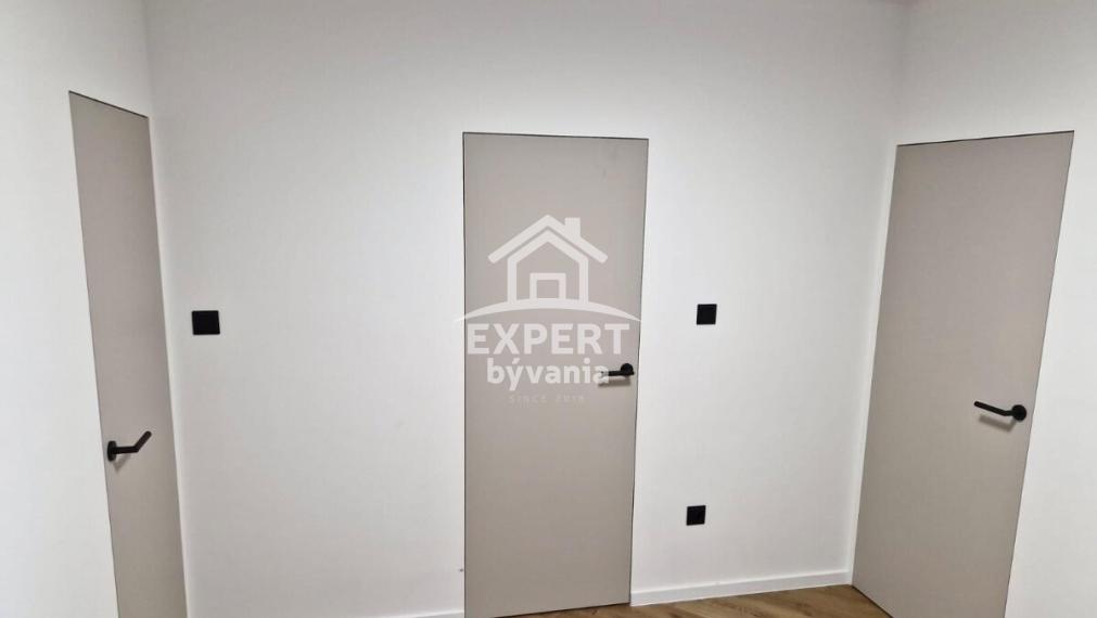 3 IZBOVY BYT - 68m2 - NAD TERASAMI - KOMPLETKA - ZNAECKY POSUDOK A FINANCOVANIE ZDARMA