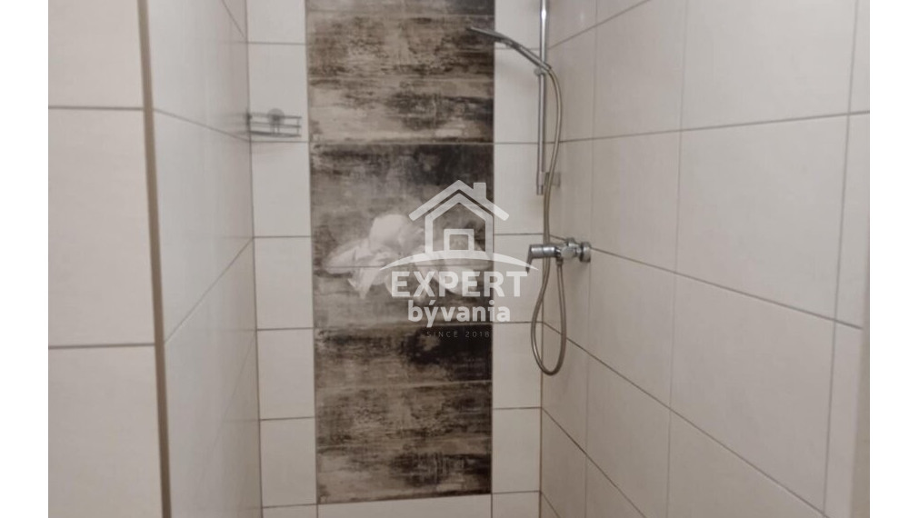 1 IZBOVY BYT - 45m2 - REKO - BALKON - 5 POSCHODIE - ZNALECKY POSUDOK ZDARMA