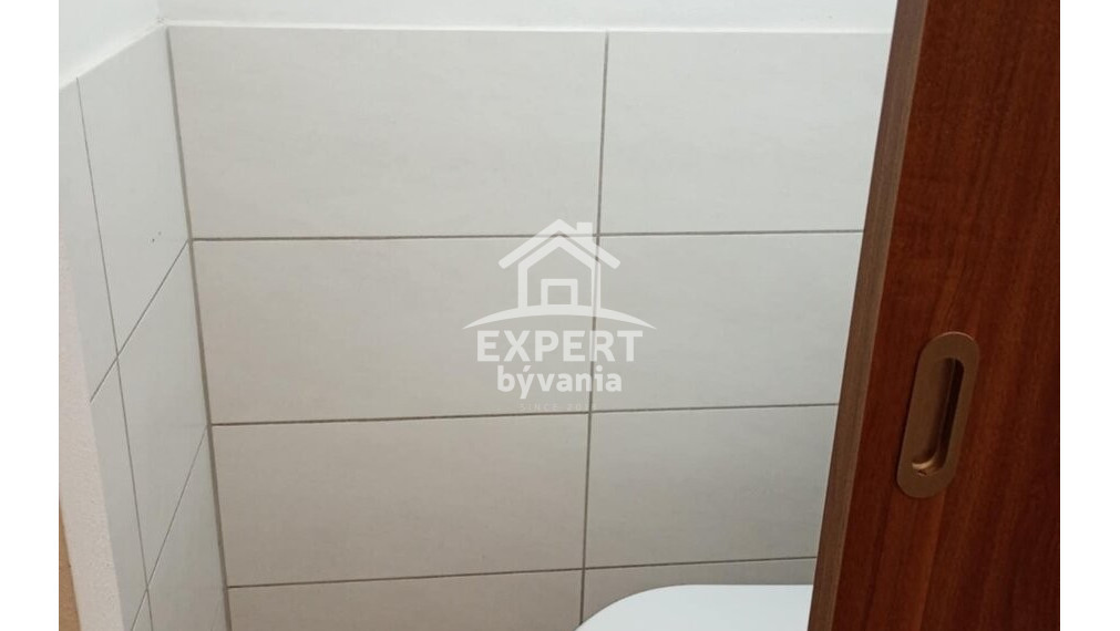 1 IZBOVY BYT - 45m2 - REKO - BALKON - 5 POSCHODIE - ZNALECKY POSUDOK ZDARMA