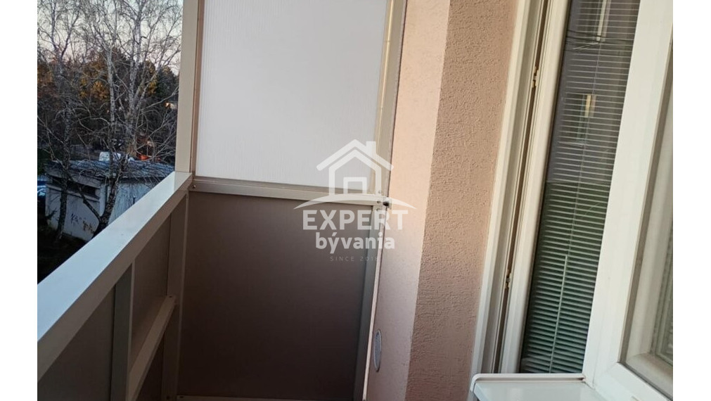1 IZBOVY BYT - 45m2 - REKO - BALKON - 5 POSCHODIE - ZNALECKY POSUDOK ZDARMA