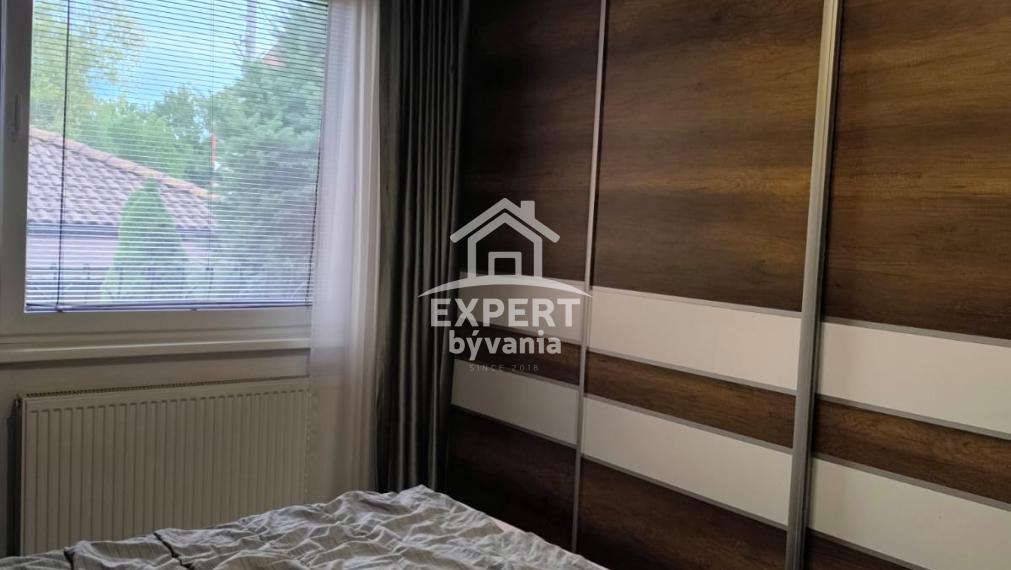 RODINNY DOM - 110m2 - BAZEN - POZEMOK 950m2 - ZNALECKY POSUDOK ZDARMA