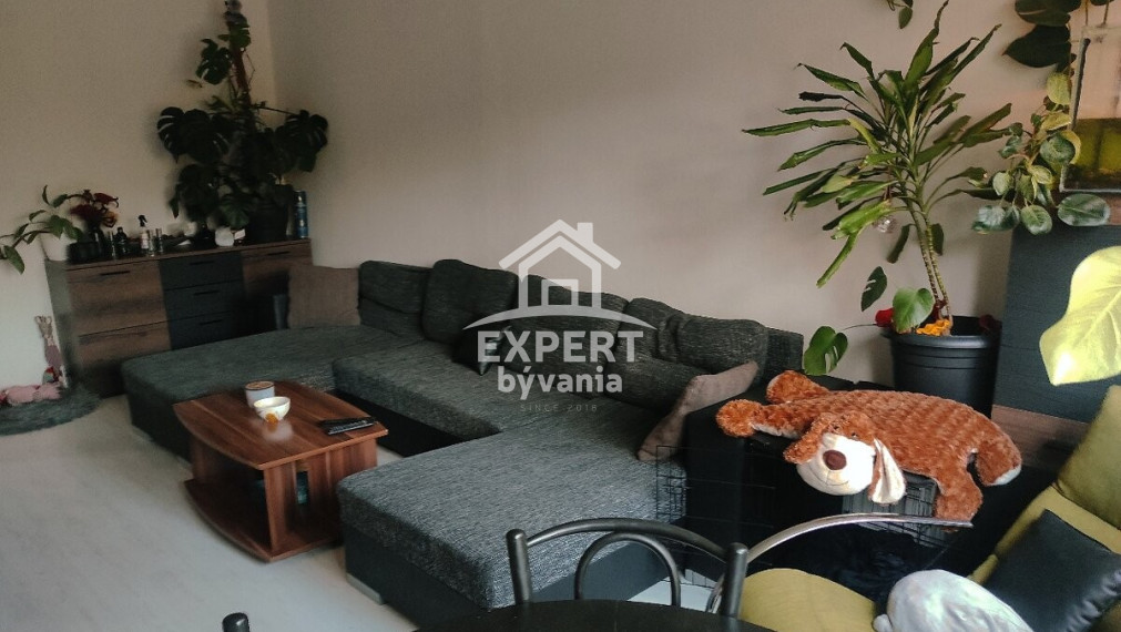 3 IZBOVÝ BYT - 84m2 - P.O.HVIEZDOSLAVA - BALKON - FINANCOVANIE A ZNALECKÝ POSUDOK V CENE