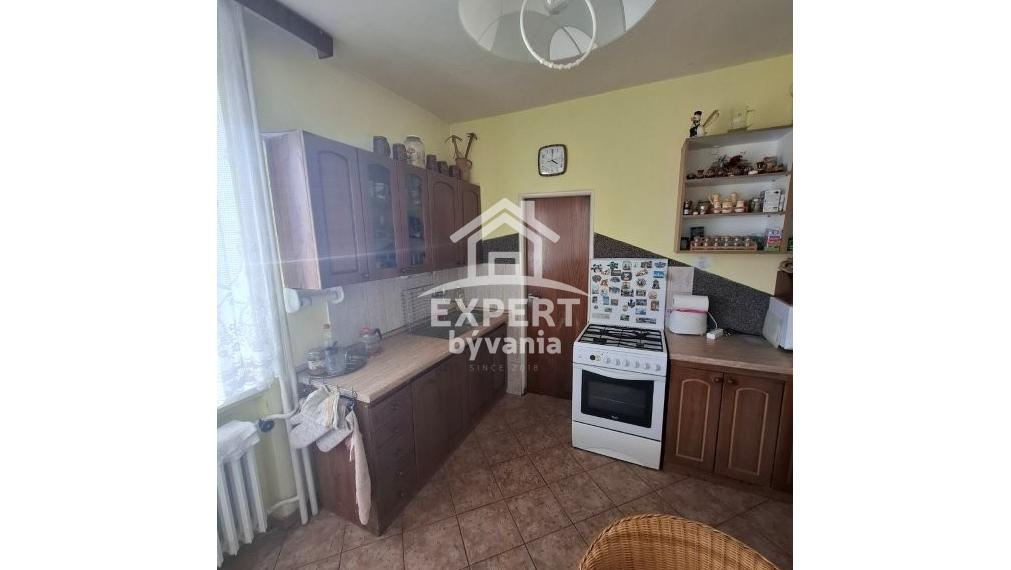 DVOJPODLAŽNÝ RODINNÝ DOM - ČECHYNCE - 1530m2 POZEMOK - POVODNY STAV - ZNALECKY POSUDOK A FINANCOVANIE ZDARMA