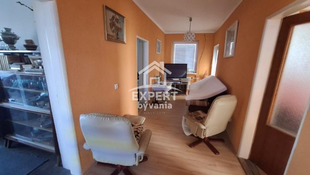 DVOJPODLAŽNÝ RODINNÝ DOM - ČECHYNCE - 1530m2 POZEMOK - POVODNY STAV - ZNALECKY POSUDOK A FINANCOVANIE ZDARMA