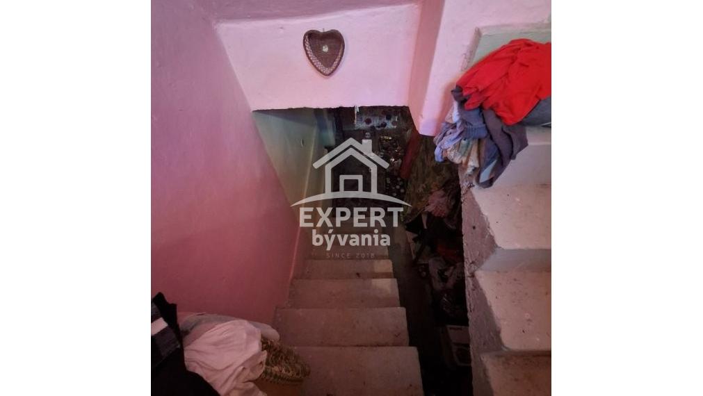 DVOJPODLAŽNÝ RODINNÝ DOM - ČECHYNCE - 1530m2 POZEMOK - POVODNY STAV - ZNALECKY POSUDOK A FINANCOVANIE ZDARMA