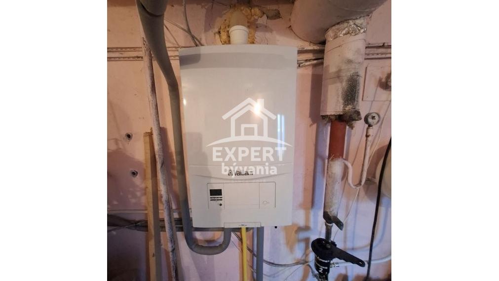 DVOJPODLAŽNÝ RODINNÝ DOM - ČECHYNCE - 1530m2 POZEMOK - POVODNY STAV - ZNALECKY POSUDOK A FINANCOVANIE ZDARMA