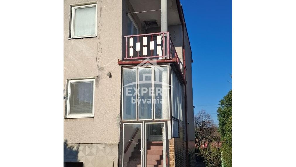 DVOJPODLAŽNÝ RODINNÝ DOM - ČECHYNCE - 1530m2 POZEMOK - POVODNY STAV - ZNALECKY POSUDOK A FINANCOVANIE ZDARMA