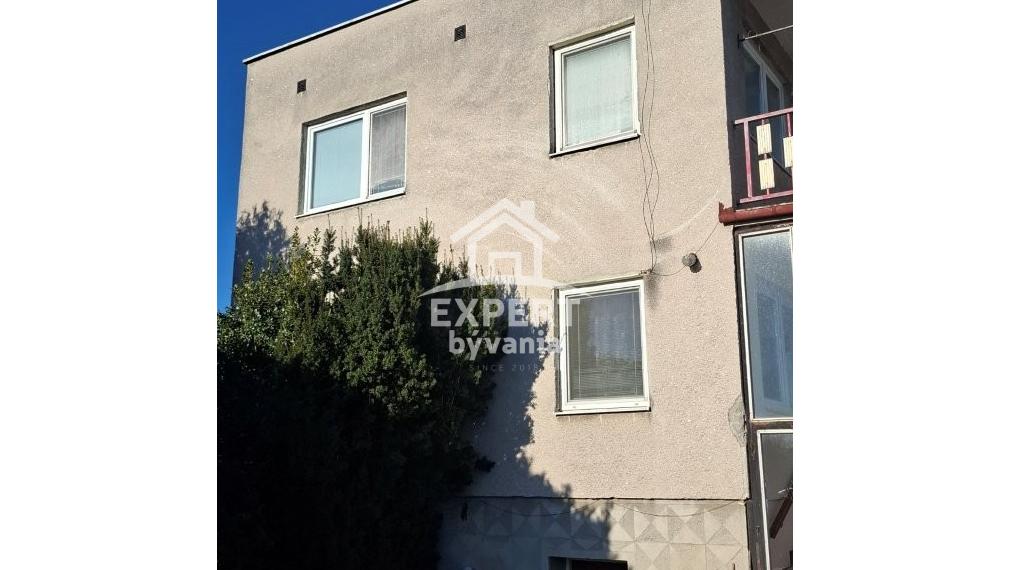 DVOJPODLAŽNÝ RODINNÝ DOM - ČECHYNCE - 1530m2 POZEMOK - POVODNY STAV - ZNALECKY POSUDOK A FINANCOVANIE ZDARMA