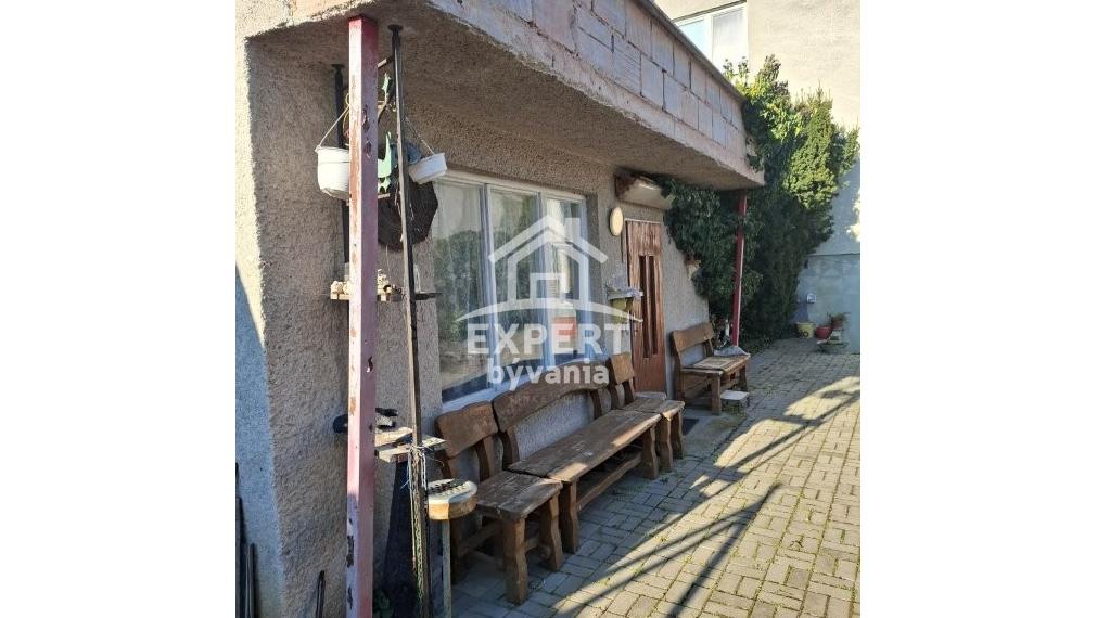 DVOJPODLAŽNÝ RODINNÝ DOM - ČECHYNCE - 1530m2 POZEMOK - POVODNY STAV - ZNALECKY POSUDOK A FINANCOVANIE ZDARMA