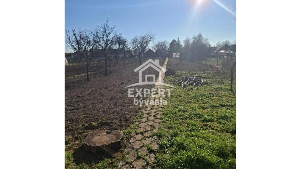 DVOJPODLAŽNÝ RODINNÝ DOM - ČECHYNCE - 1530m2 POZEMOK - POVODNY STAV - ZNALECKY POSUDOK A FINANCOVANIE ZDARMA