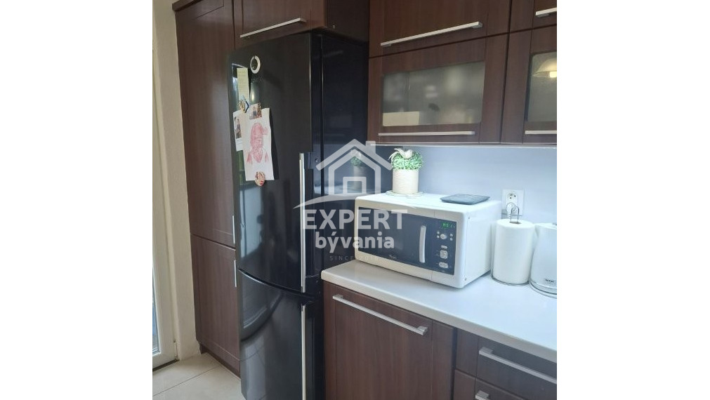 3 IZBOVY BYT - 84m2 - KOMPLETKA - ZARIADENE - NA HORKE - POSUDOK ZDARMA