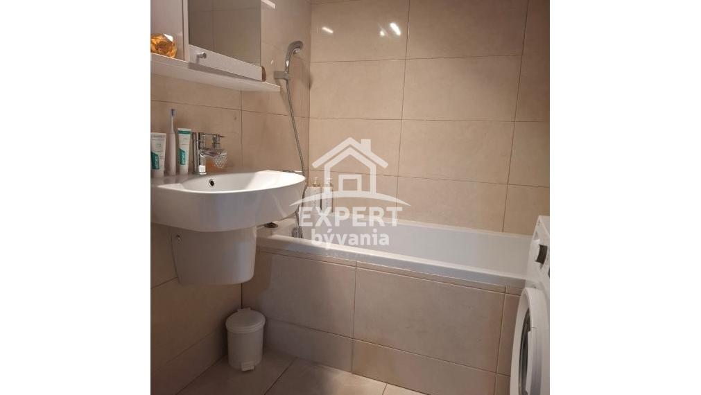 3 IZBOVY BYT - 84m2 - KOMPLETKA - ZARIADENE - NA HORKE - POSUDOK ZDARMA