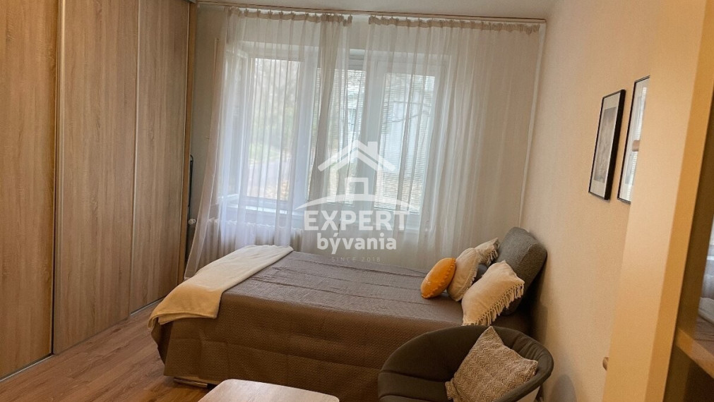 1 IZBOVY BYT - KOMPLETKA - ZARIADENÉ - BEZBARIEROVÉ - POSUDOK ZDARMA