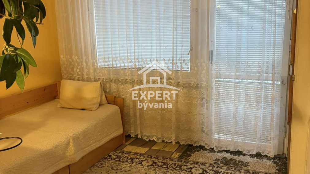 1 IZBOVY BYT - 47m2 - POVODNY STAV - BALKON - PIVNICA