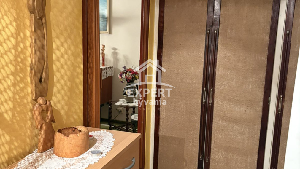 1 IZBOVY BYT - 47m2 - POVODNY STAV - BALKON - PIVNICA