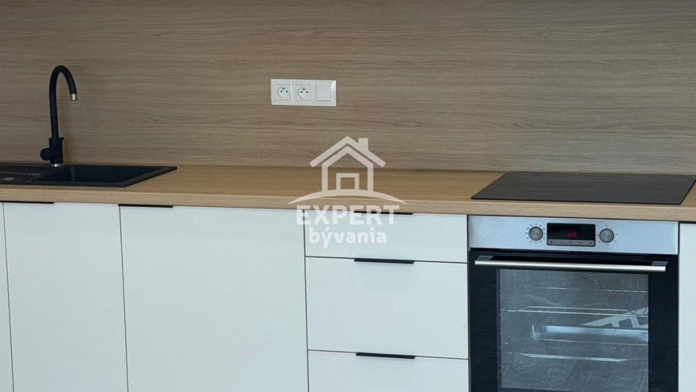 PRIPRAVUJEME - 1 IZBOVY BYT - 37m2 - KOMPLET REKONŠTRUKCIA - BALKON - POSUDOK ZDARMA