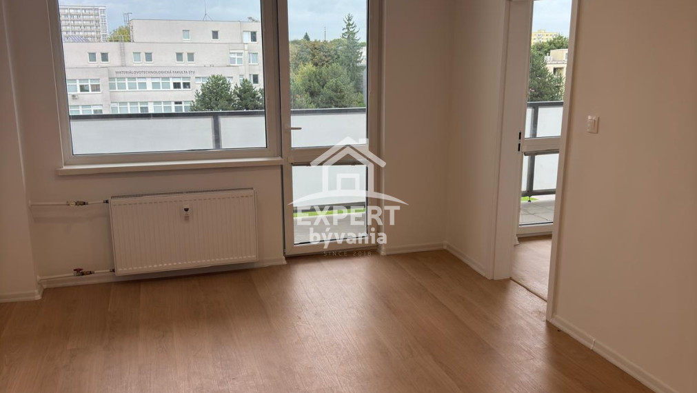 PRIPRAVUJEME - 1 IZBOVY BYT - 37m2 - KOMPLET REKONŠTRUKCIA - BALKON - POSUDOK ZDARMA