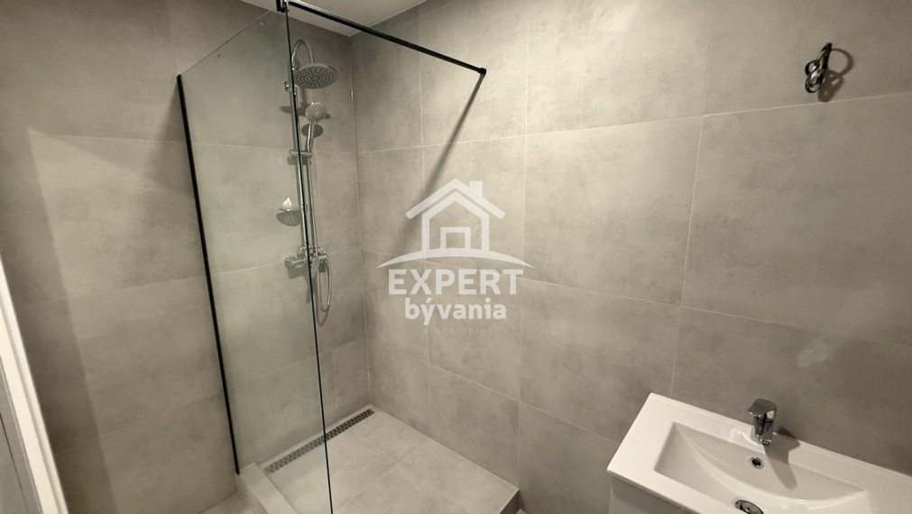 PRIPRAVUJEME - 1 IZBOVY BYT - 37m2 - KOMPLET REKONŠTRUKCIA - BALKON - POSUDOK ZDARMA