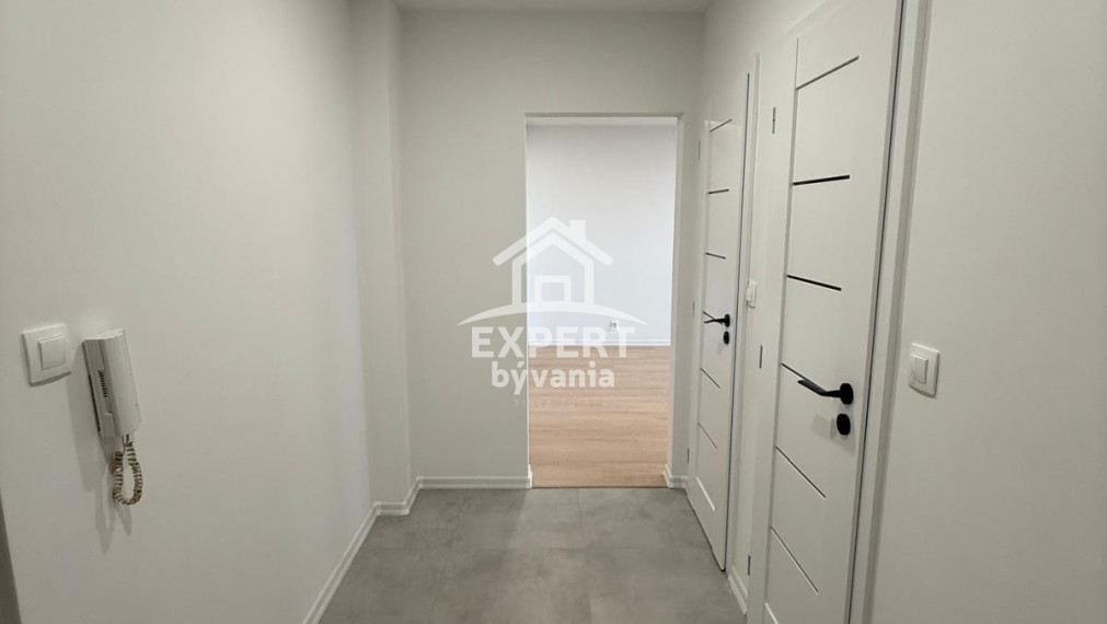 PRIPRAVUJEME - 1 IZBOVY BYT - 37m2 - KOMPLET REKONŠTRUKCIA - BALKON - POSUDOK ZDARMA