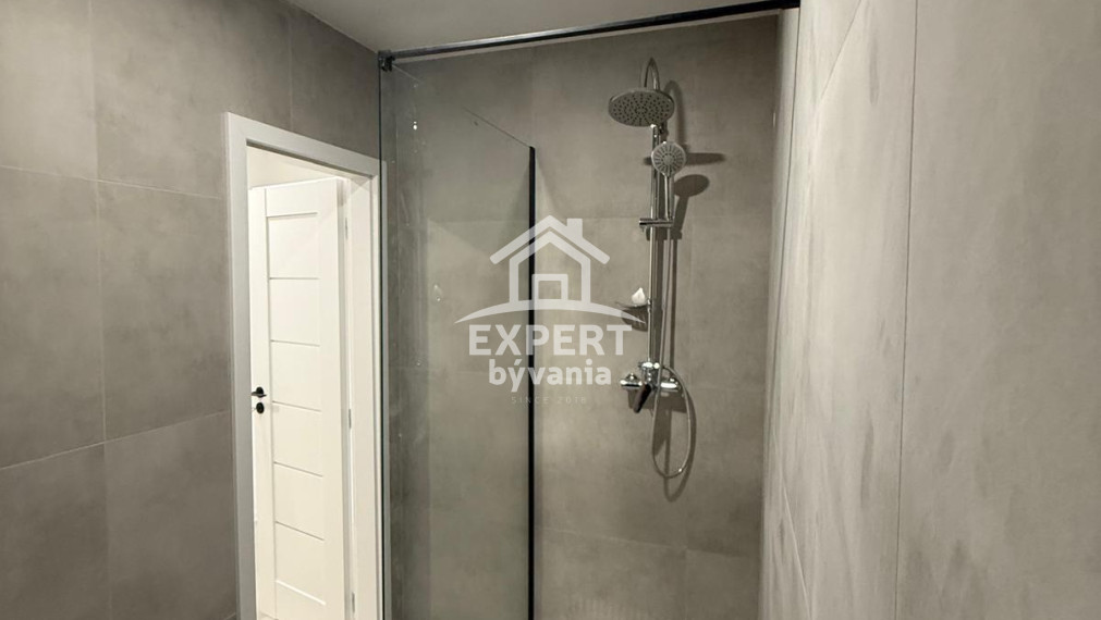 PRIPRAVUJEME - 1 IZBOVY BYT - 37m2 - KOMPLET REKONŠTRUKCIA - BALKON - POSUDOK ZDARMA