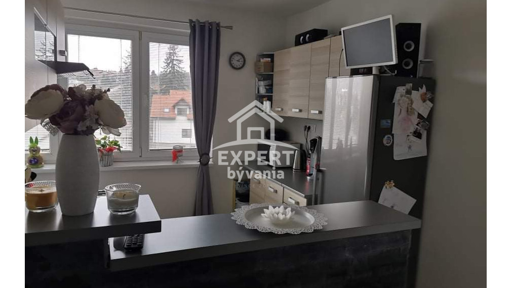 UŽ ČOSKORO - 1 IZBOVÝ BYT - LOGGIA - SKVEA LOKALITA - POSUDOK ZDARMA