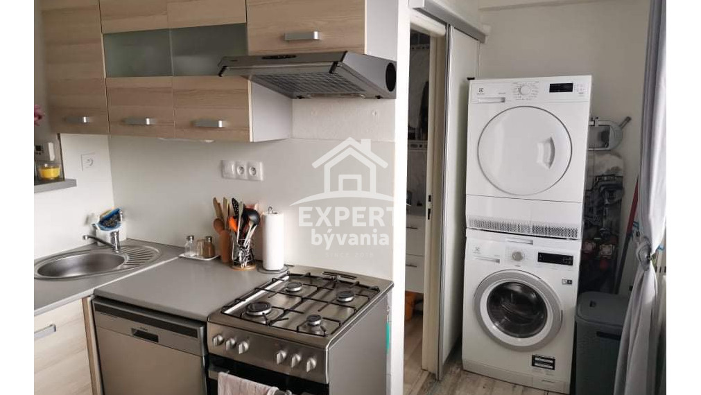 UŽ ČOSKORO - 1 IZBOVÝ BYT - LOGGIA - SKVEA LOKALITA - POSUDOK ZDARMA