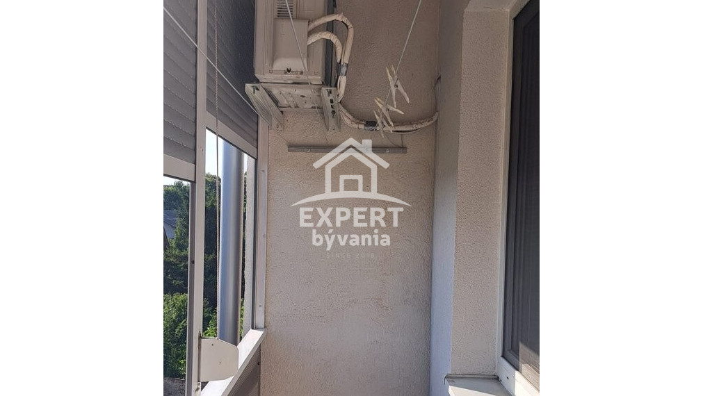 UŽ ČOSKORO - 1 IZBOVÝ BYT - LOGGIA - SKVEA LOKALITA - POSUDOK ZDARMA