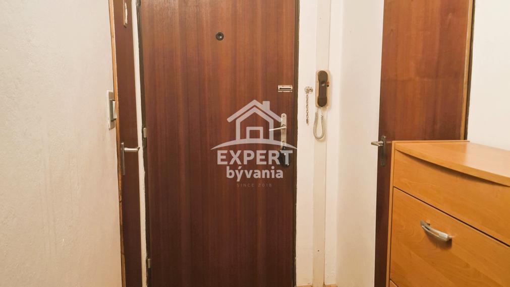 2 IZBOVÝ BYT - 64m2 - POV STAV - HYPO SERVIS A POSUDOK V CENE