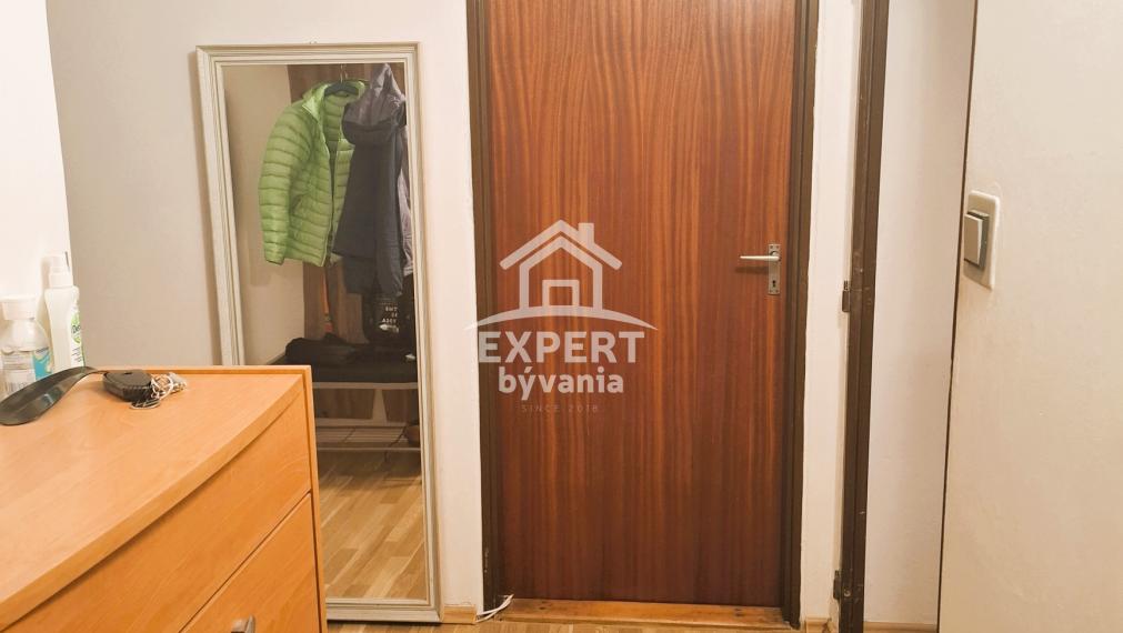 2 IZBOVÝ BYT - 64m2 - POV STAV - HYPO SERVIS A POSUDOK V CENE