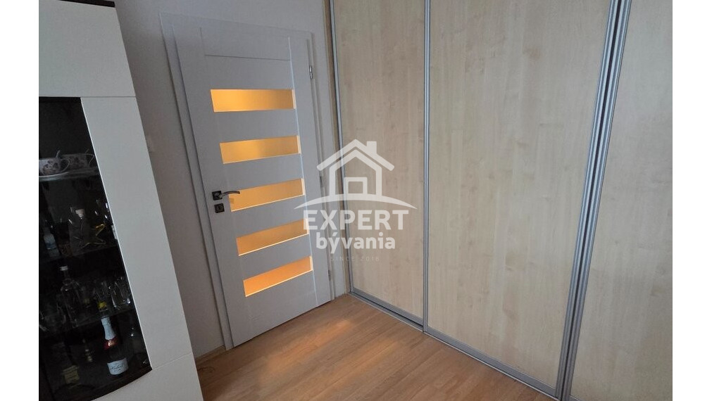 1 IZBOVY BYT - 38m2 - MUŠKÁT - HYPO SERVIS A POSUDOK V CENE