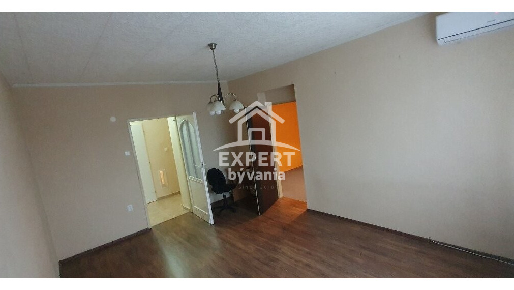 3 IZBOVÝ BYT - 62m2 - 4/4 BEZ VÝŤAHU - CENTRUM - TEHLA - HYPOTEKÁRNY SERVIS A POSUDOK V CENE