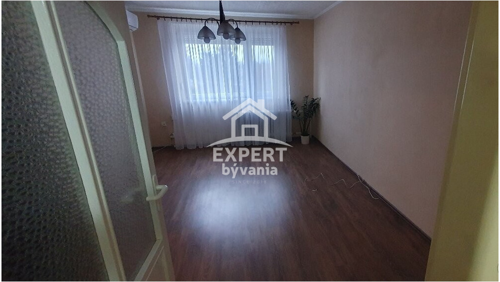 3 IZBOVÝ BYT - 62m2 - 4/4 BEZ VÝŤAHU - CENTRUM - TEHLA - HYPOTEKÁRNY SERVIS A POSUDOK V CENE