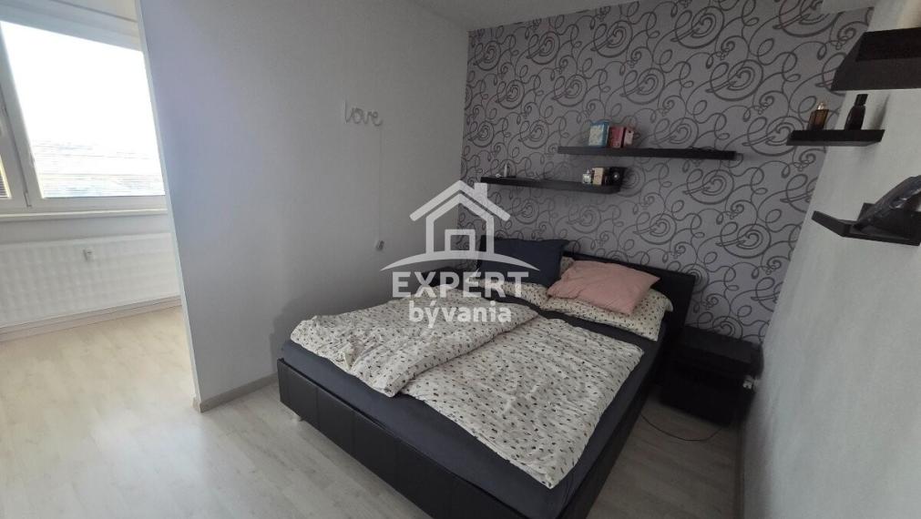 Predaj 3-izbového bytu s loggiou a klimatizáciou – Konopná, Levice - HYPOTEKA POSUDOK A POISTENIE ZDARMA