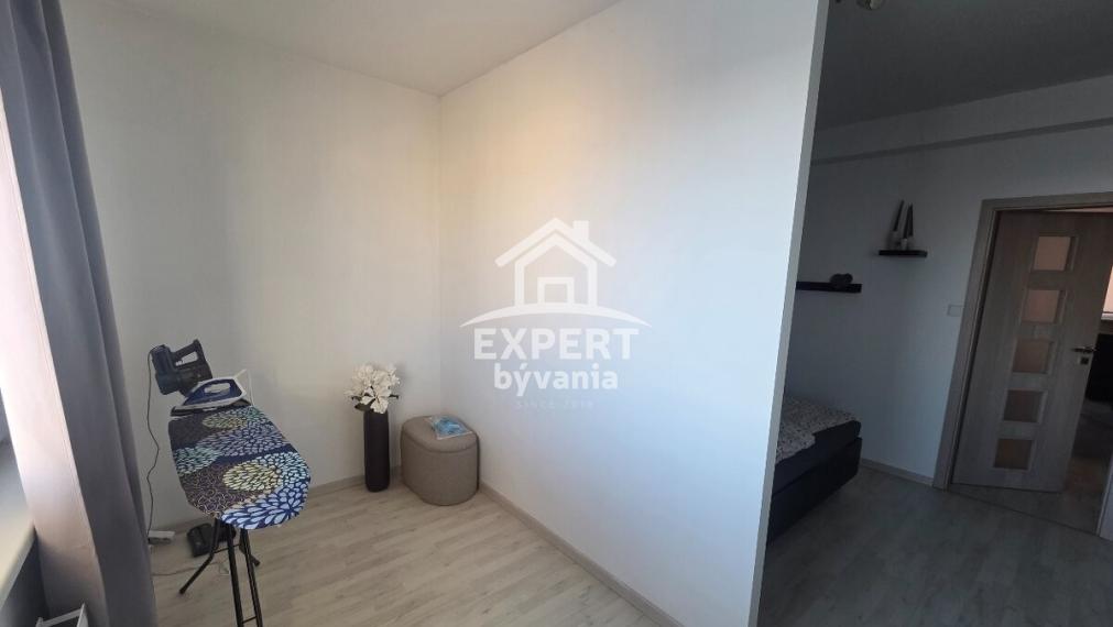 Predaj 3-izbového bytu s loggiou a klimatizáciou – Konopná, Levice - HYPOTEKA POSUDOK A POISTENIE ZDARMA