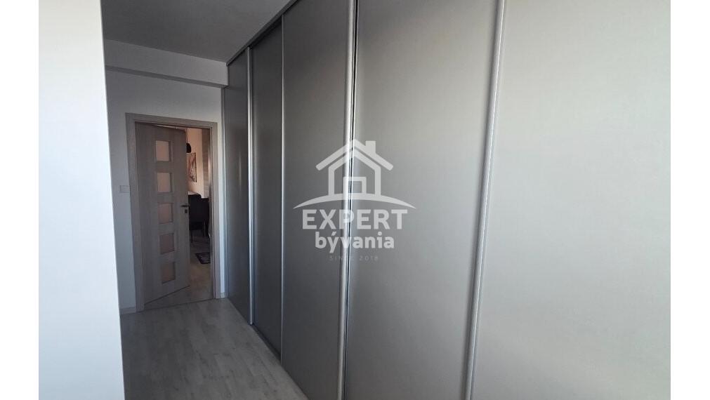 Predaj 3-izbového bytu s loggiou a klimatizáciou – Konopná, Levice - HYPOTEKA POSUDOK A POISTENIE ZDARMA