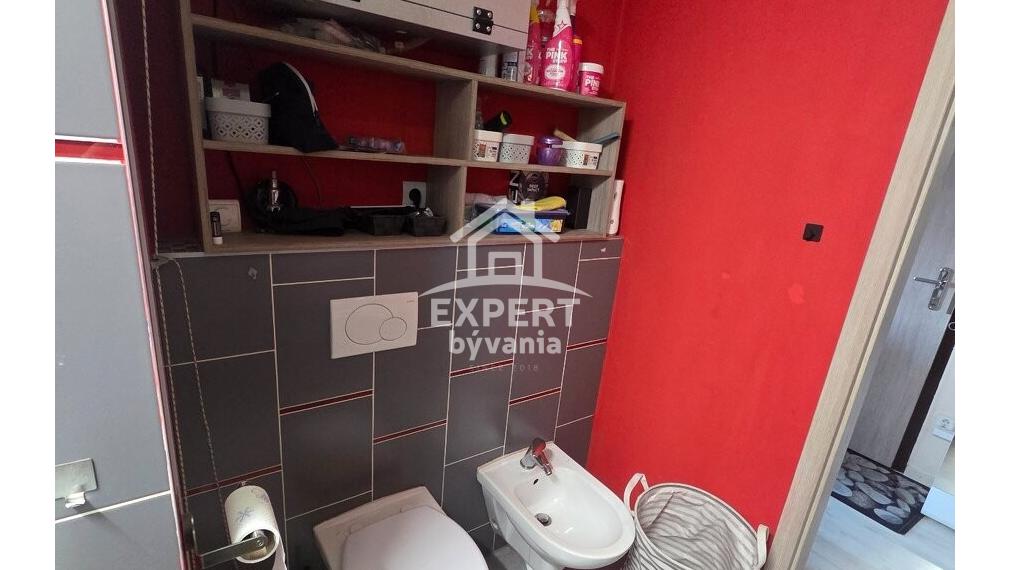 Predaj 3-izbového bytu s loggiou a klimatizáciou – Konopná, Levice - HYPOTEKA POSUDOK A POISTENIE ZDARMA