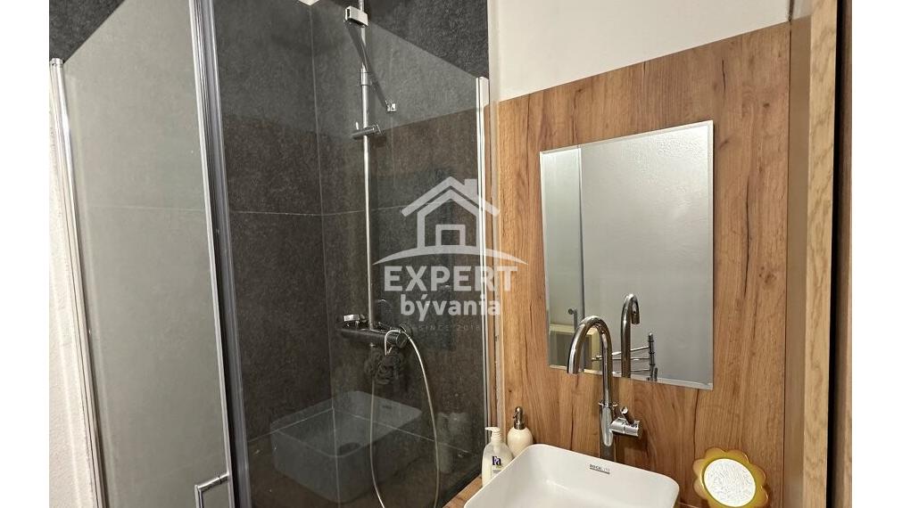 Na predaj 3-izbový byt s balkónom v atraktívnej lokalite – Nitra, Chrenová - Hypotéka, Posudok a poistenie zdarma