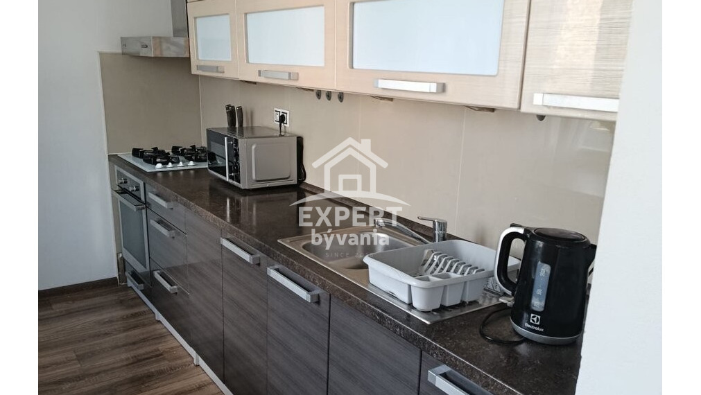 PRIPRAVUJEME DO PREDAJA | Štýlový 2-izbový byt po rekonštrukcii – centrum mesta, Štúrova ulica